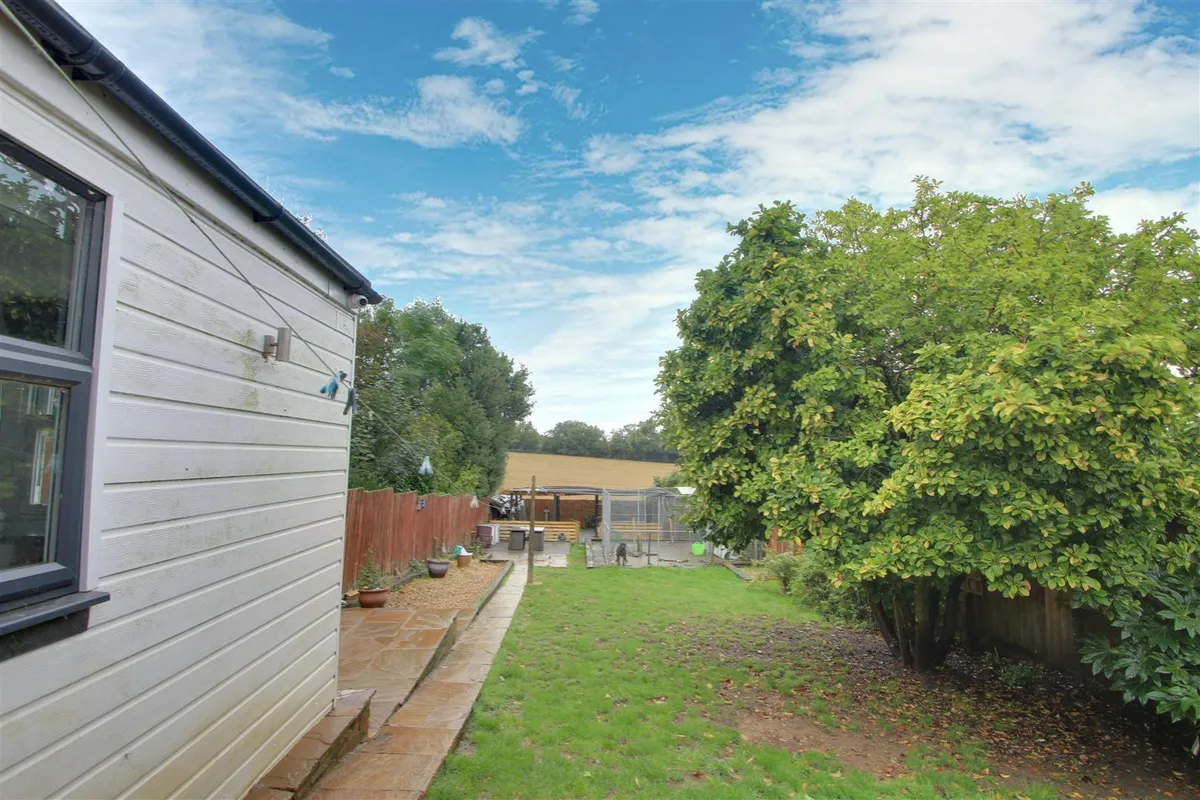 Toms Lane, Kings Langley