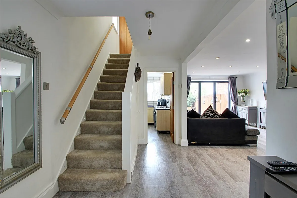 Toms Lane, Kings Langley