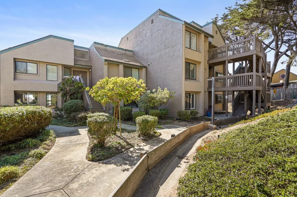 220 Palmetto Ave, Pacifica, CA 94044
