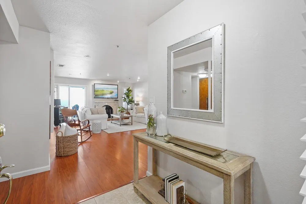 220 Palmetto Ave, Pacifica, CA 94044