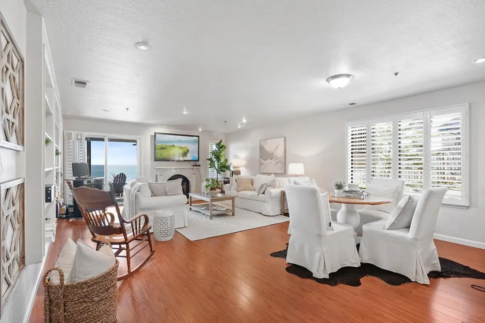 220 Palmetto Ave, Pacifica, CA 94044