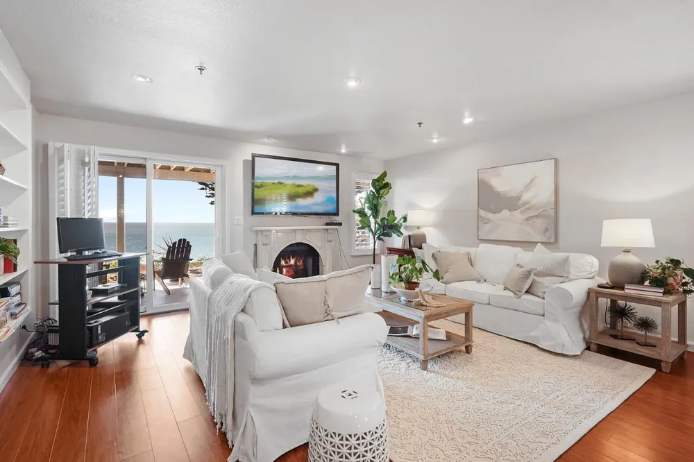 220 Palmetto Ave, Pacifica, CA 94044