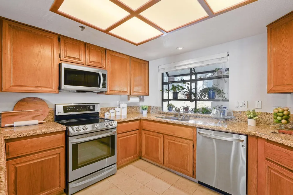 220 Palmetto Ave, Pacifica, CA 94044