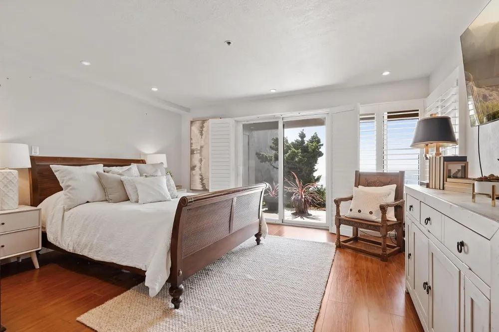 220 Palmetto Ave, Pacifica, CA 94044