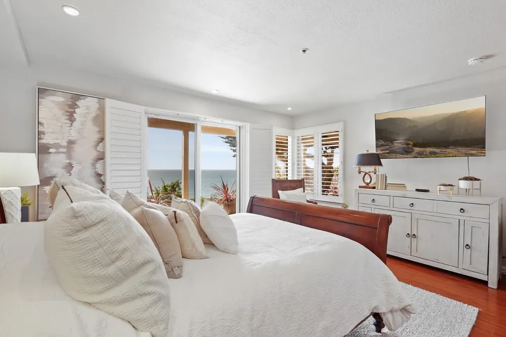 220 Palmetto Ave, Pacifica, CA 94044