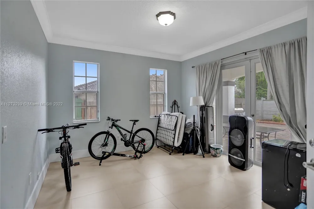 674 NW 127th Ave, Miami, FL 33182