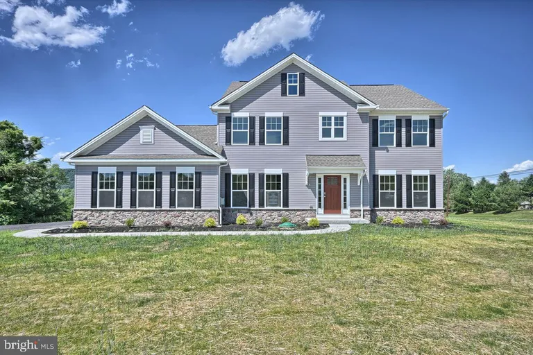 6300 Great Oak Dr, Mechanicsburg, PA 17050