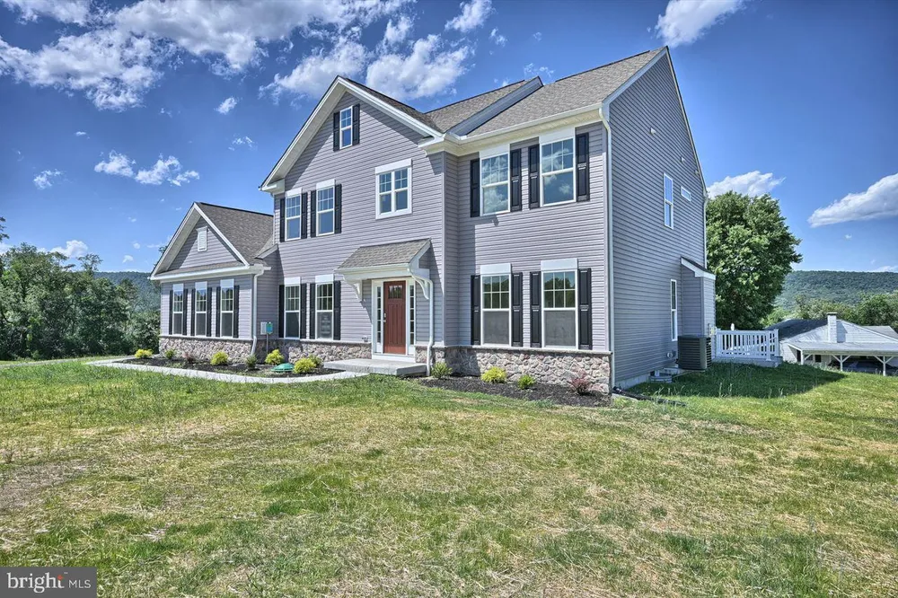 6300 Great Oak Dr, Mechanicsburg, PA 17050