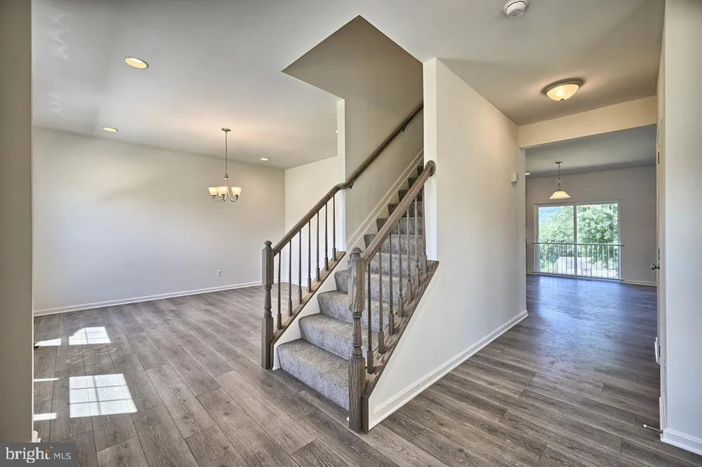 6300 Great Oak Dr, Mechanicsburg, PA 17050