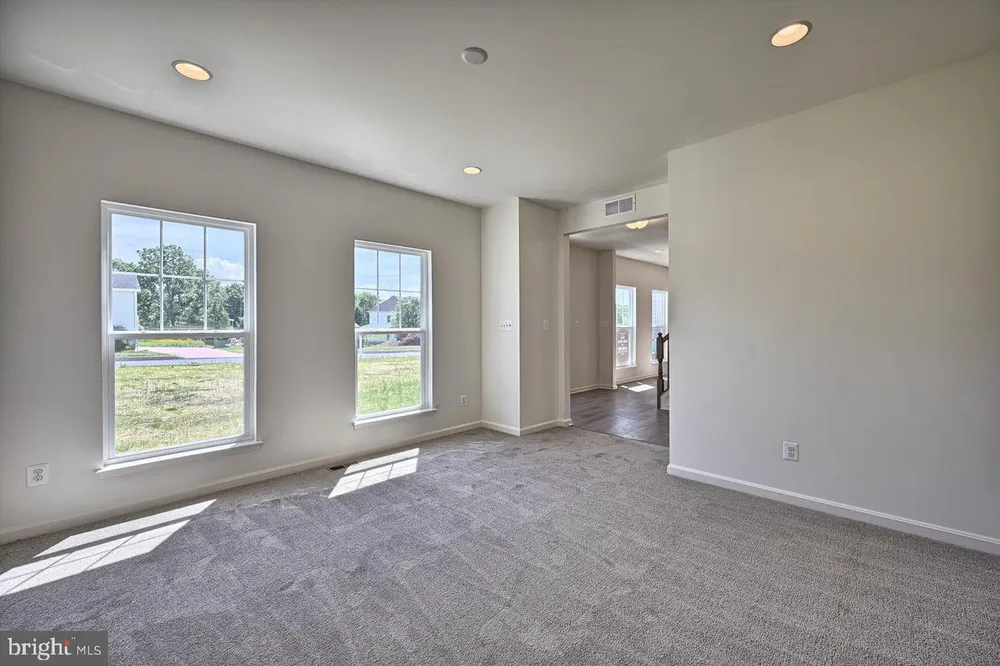6300 Great Oak Dr, Mechanicsburg, PA 17050