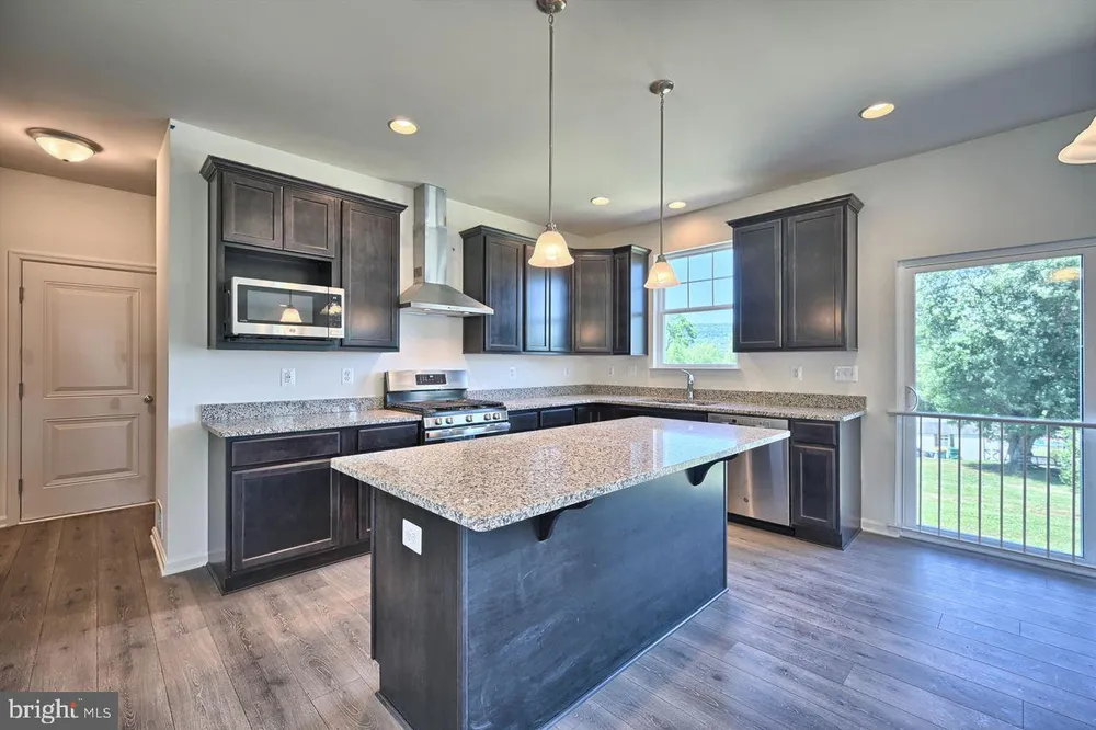 6300 Great Oak Dr, Mechanicsburg, PA 17050