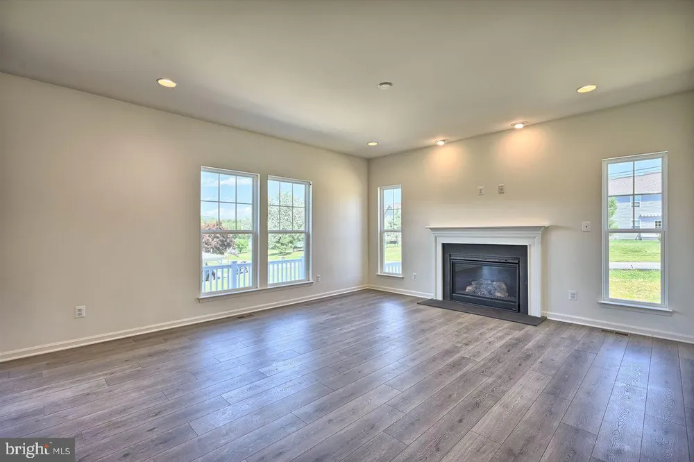 6300 Great Oak Dr, Mechanicsburg, PA 17050