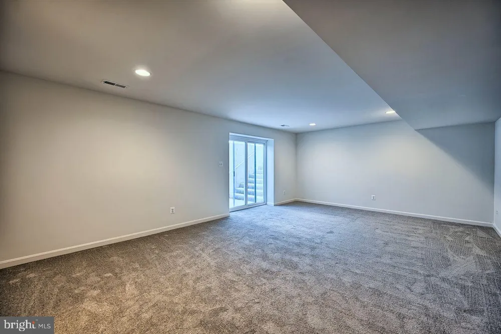 6300 Great Oak Dr, Mechanicsburg, PA 17050