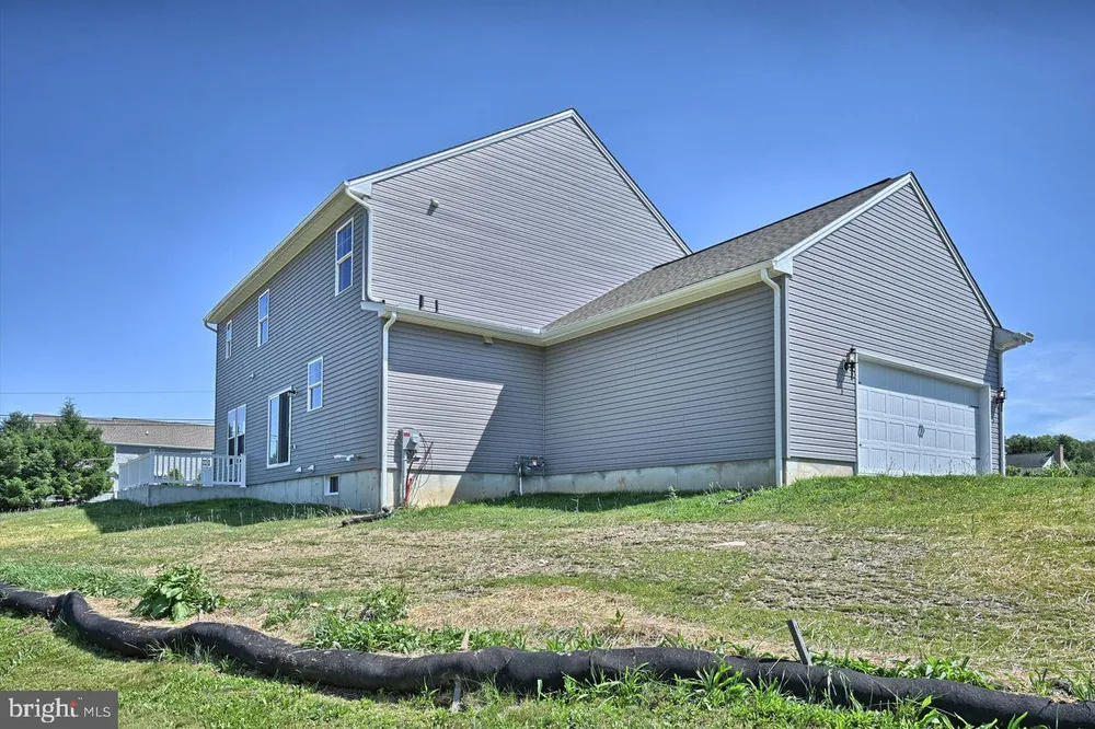 6300 Great Oak Dr, Mechanicsburg, PA 17050