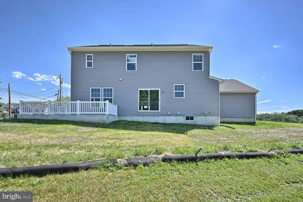 6300 Great Oak Dr, Mechanicsburg, PA 17050