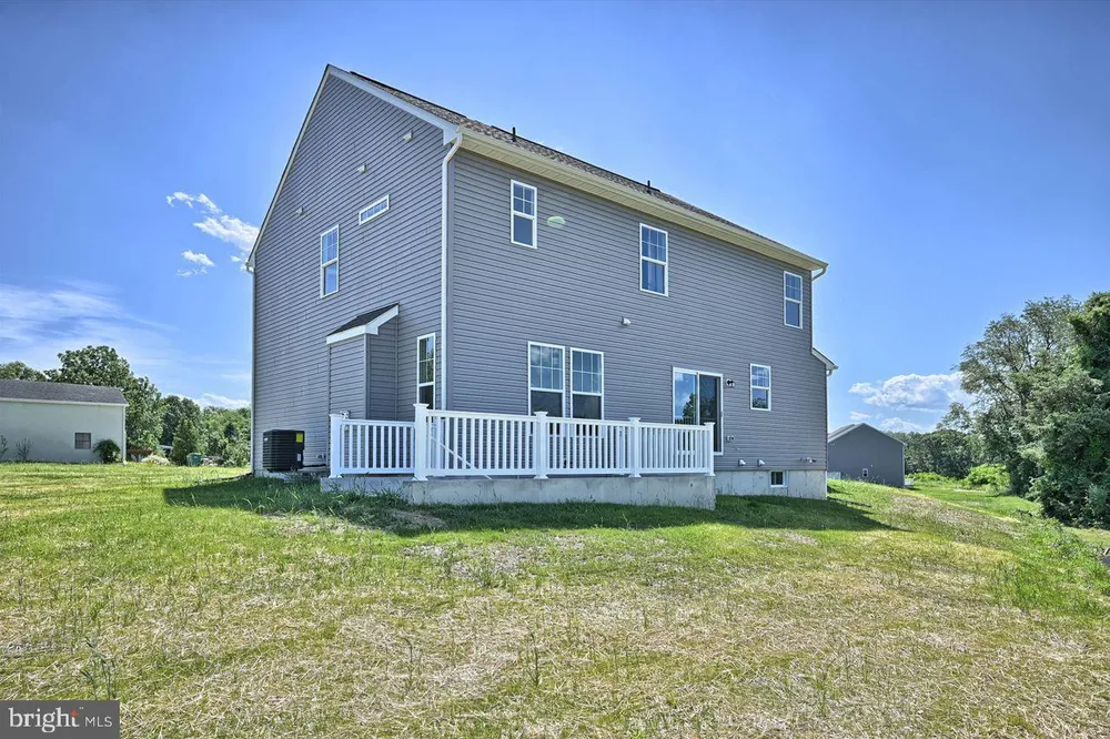 6300 Great Oak Dr, Mechanicsburg, PA 17050