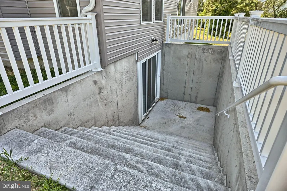 6300 Great Oak Dr, Mechanicsburg, PA 17050