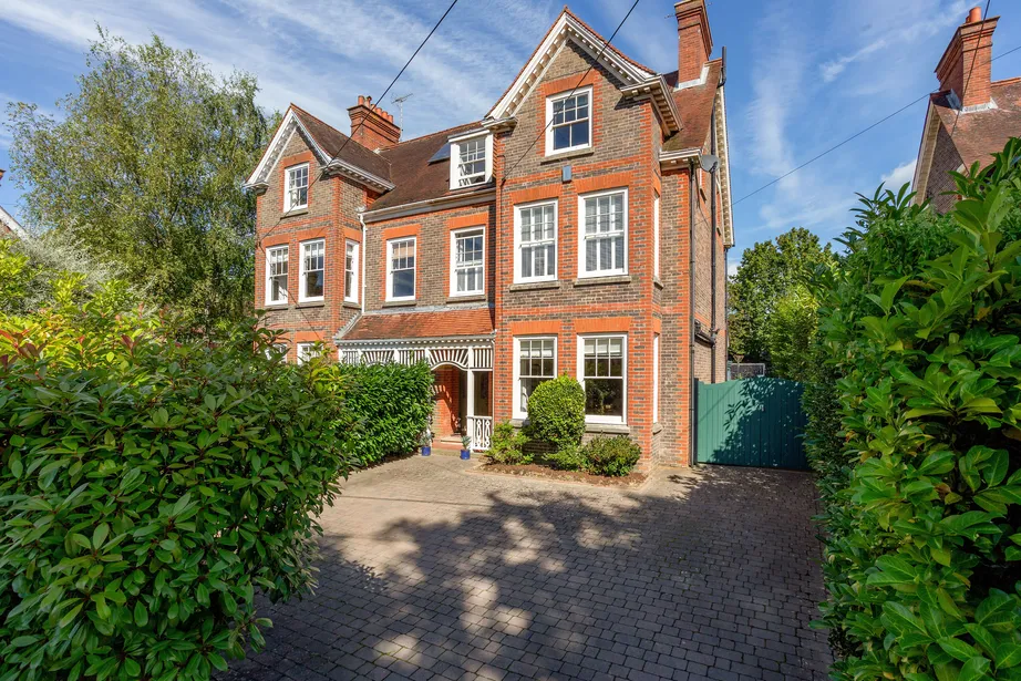 Properties for sale in Lindfield