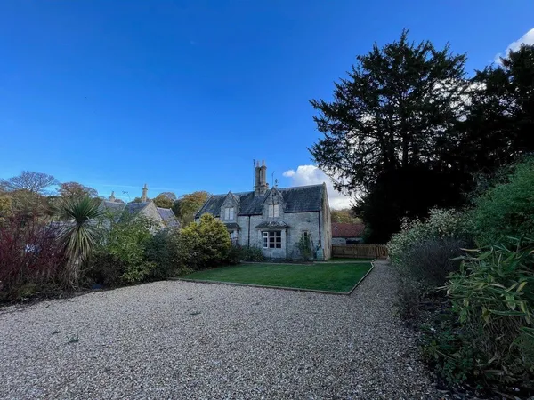 SCHOOL ROW, STOKE ROCHFORD, GRANTHAM