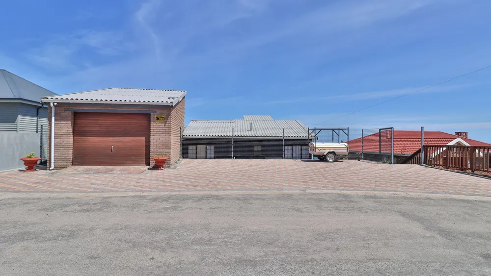 South Africa, Western Cape, Dana Bay, P. Nutans Street, 12