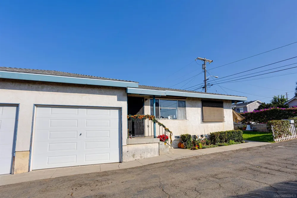 2931 E 19th St, National City, CA 91950
