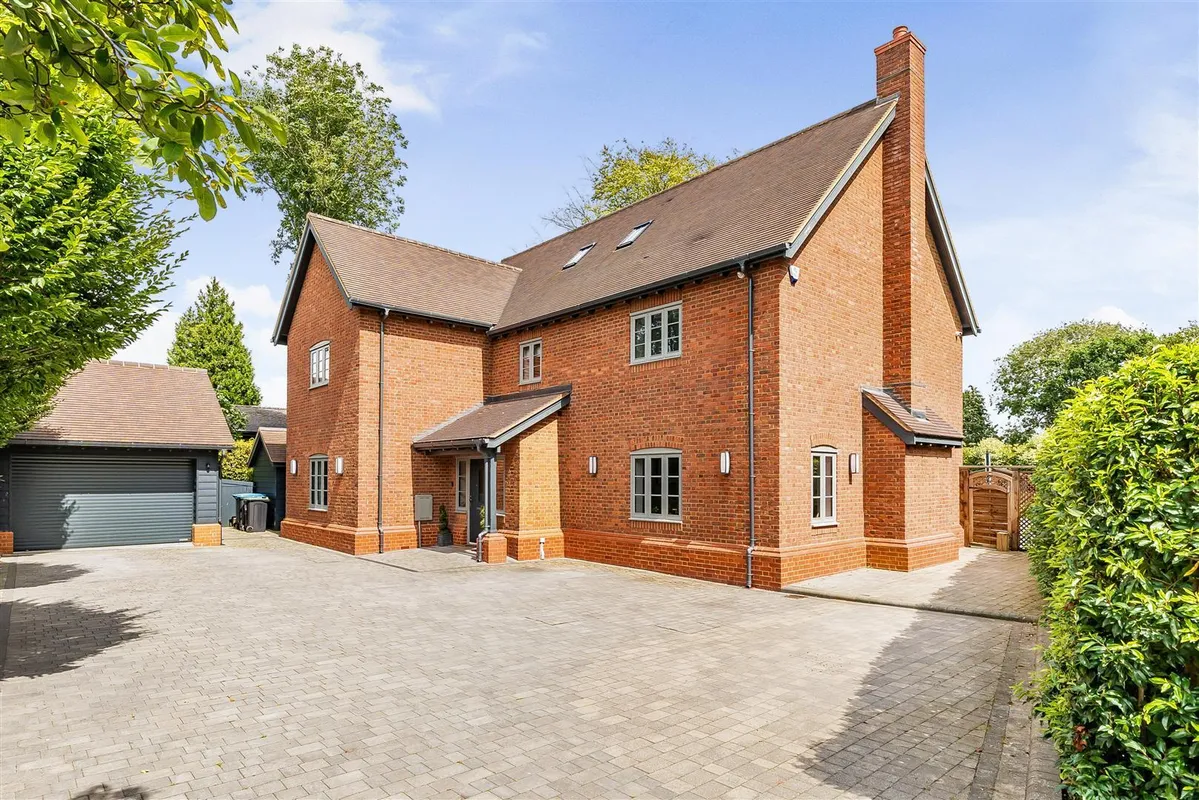 Ashlyns Grove, Berkhamsted