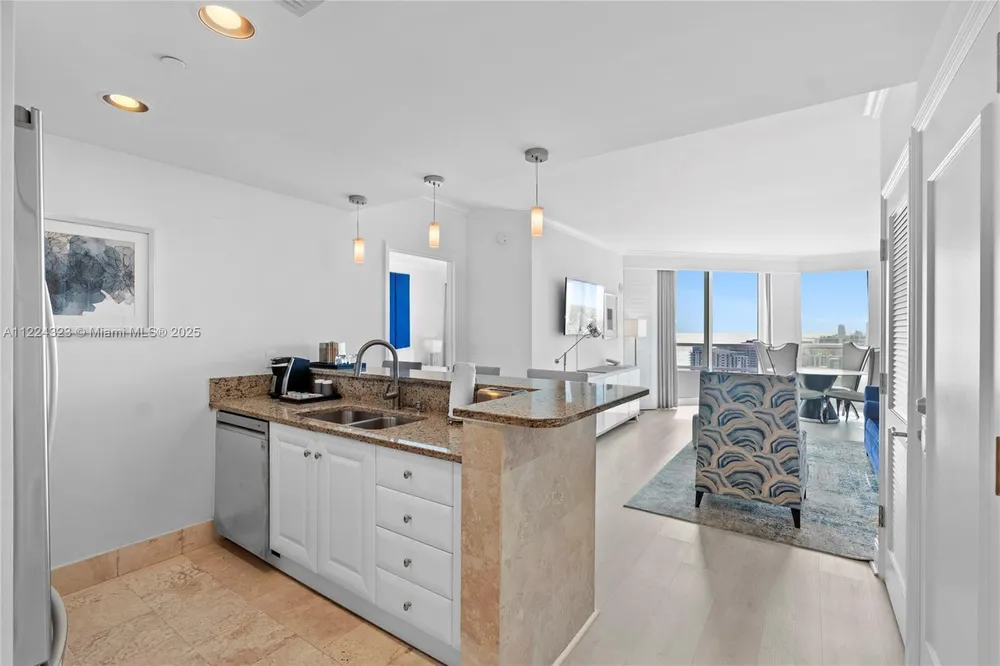 4401 Collins Ave, Miami Beach, FL 33140