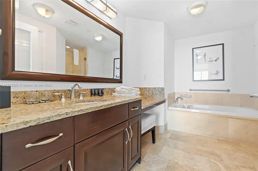 4401 Collins Ave, Miami Beach, FL 33140