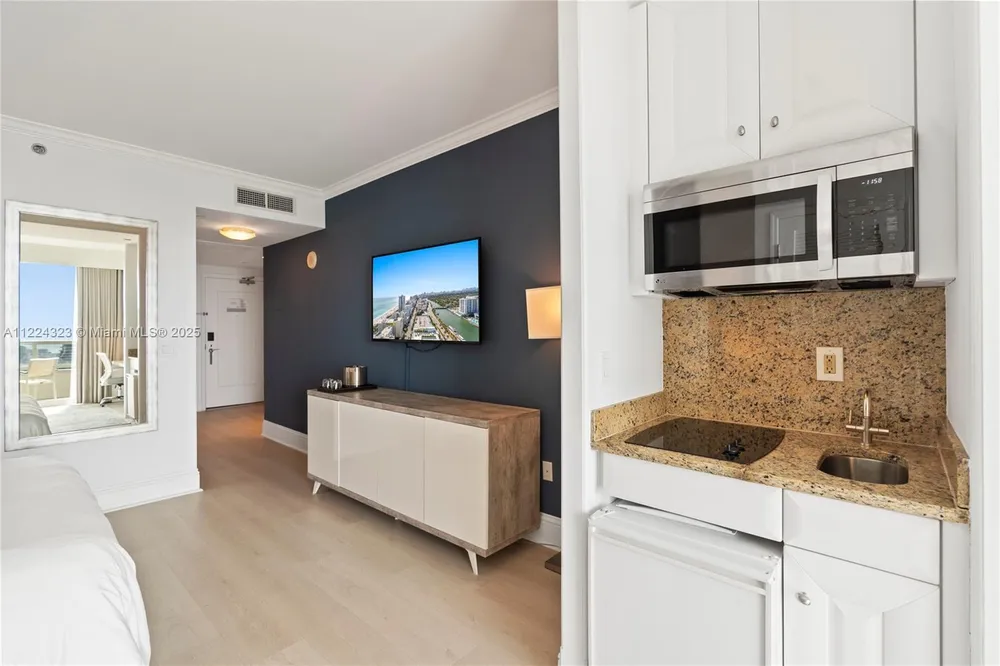 4401 Collins Ave, Miami Beach, FL 33140