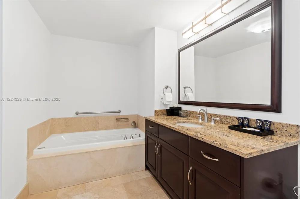 4401 Collins Ave, Miami Beach, FL 33140