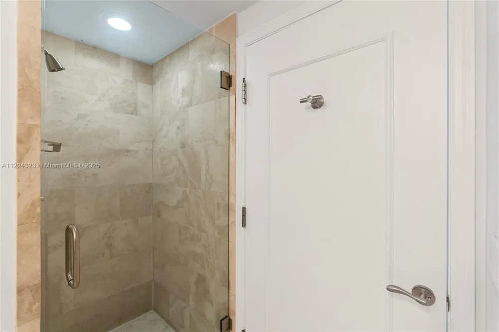 4401 Collins Ave, Miami Beach, FL 33140