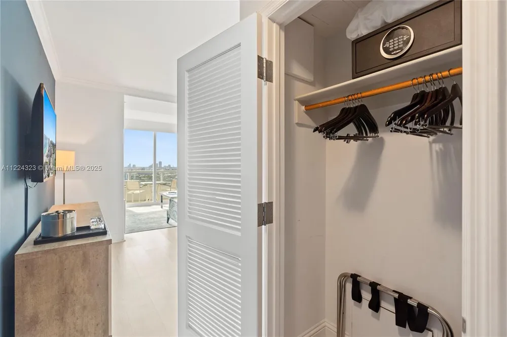 4401 Collins Ave, Miami Beach, FL 33140