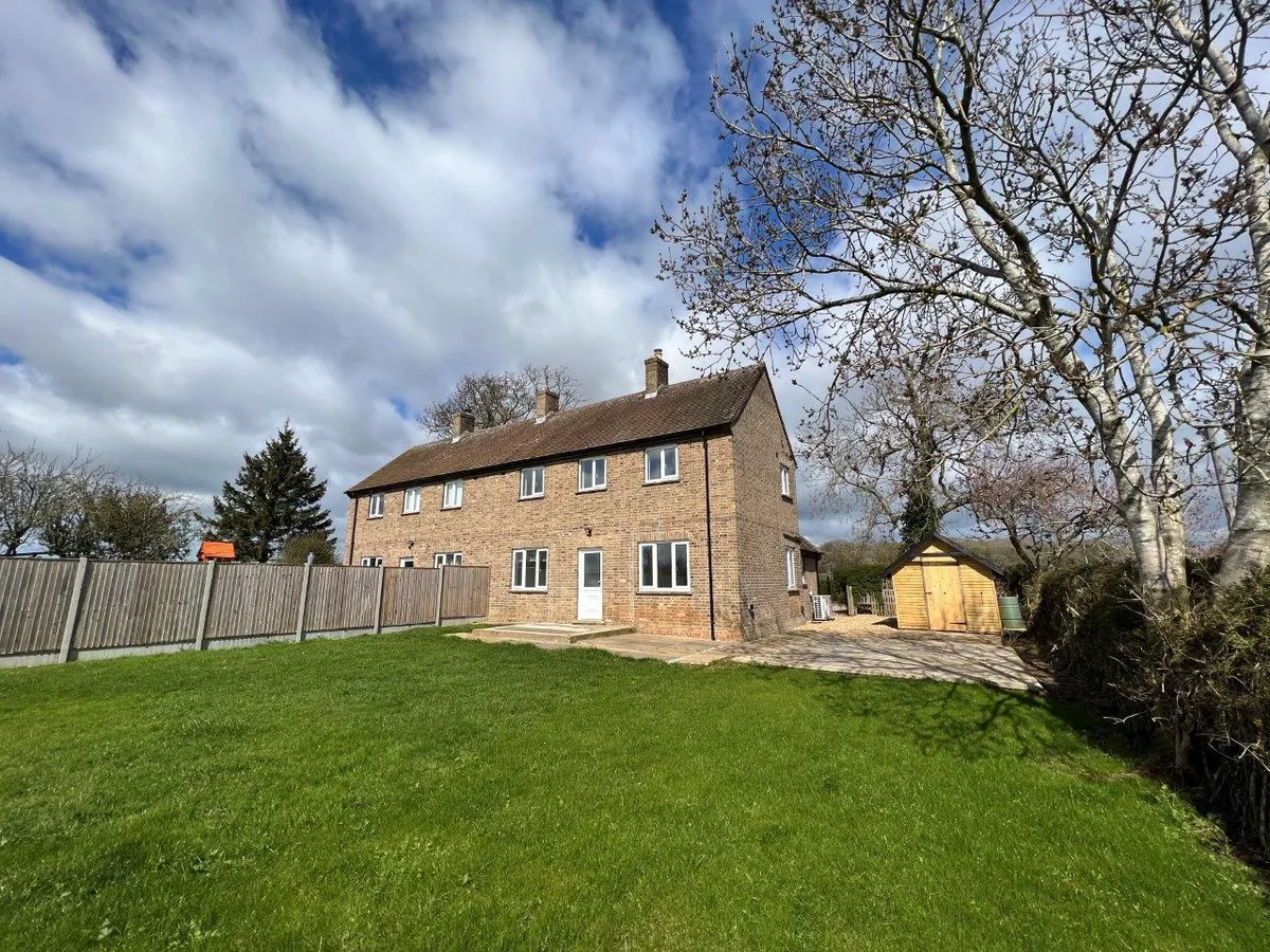 HILLTOP FARM COTTAGES, CROXTON KERRIAL, GRANTHAM