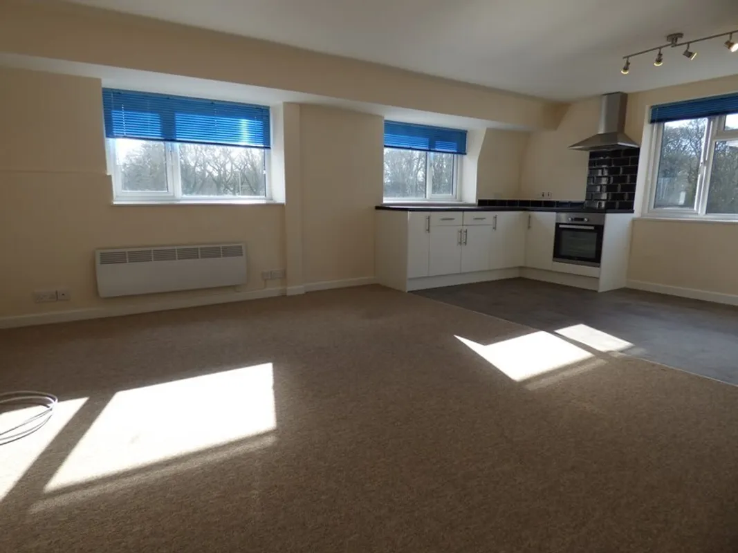 London Road, Cowplain, Waterlooville, Hampshire, PO8