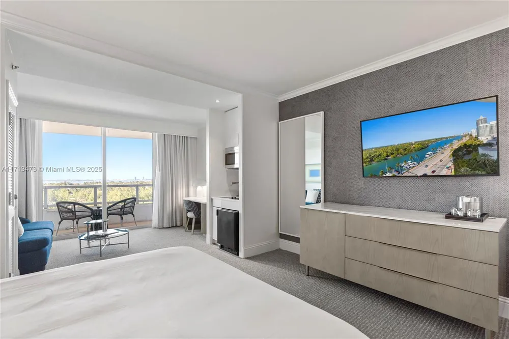 4401 Collins Ave, Miami Beach, FL 33140