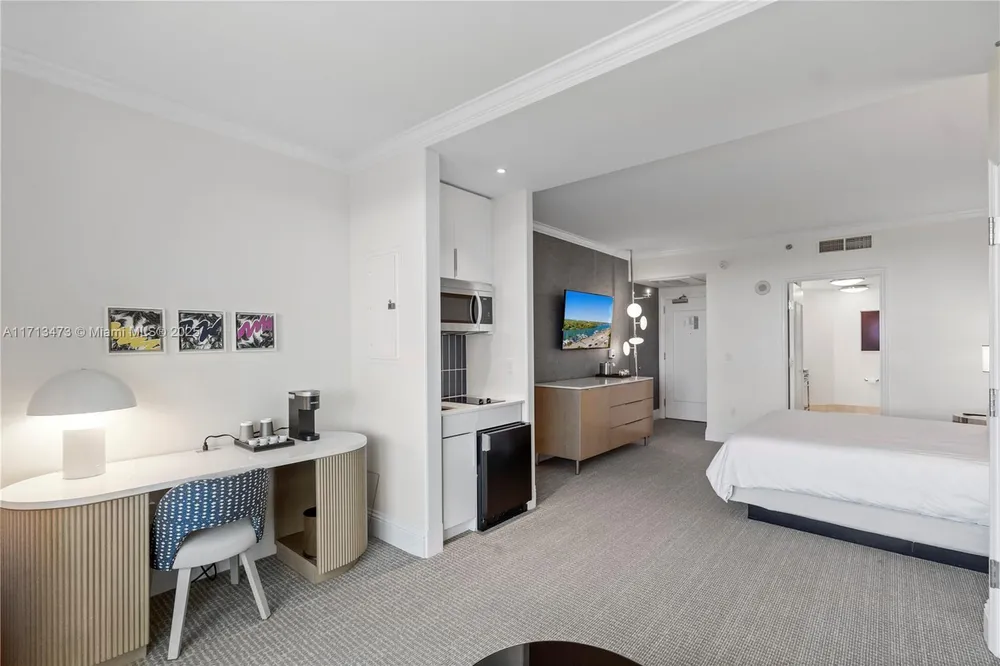 4401 Collins Ave, Miami Beach, FL 33140
