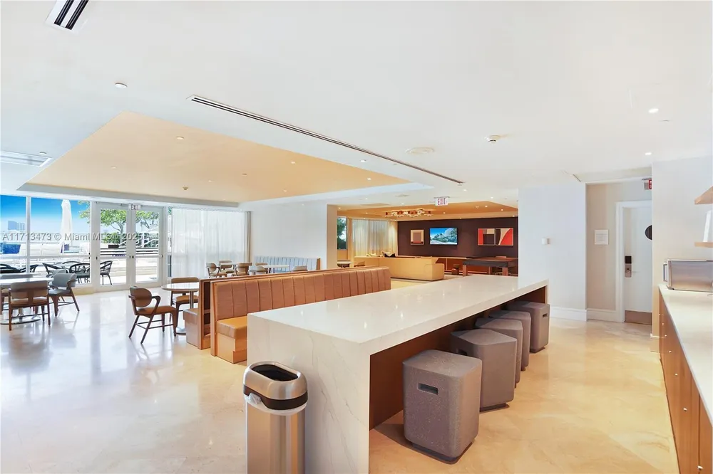 4401 Collins Ave, Miami Beach, FL 33140