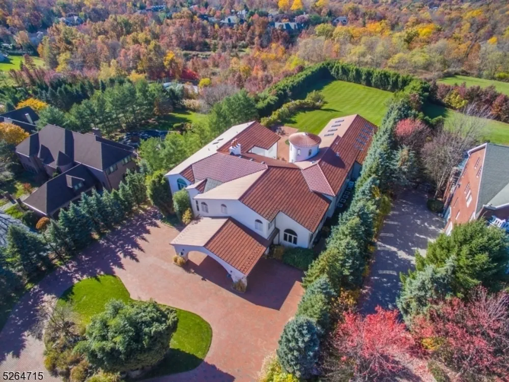 12 Chelsea Dr, Livingston, NJ 07039