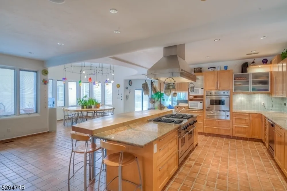 12 Chelsea Dr, Livingston, NJ 07039