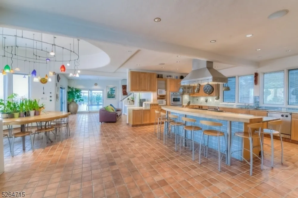 12 Chelsea Dr, Livingston, NJ 07039
