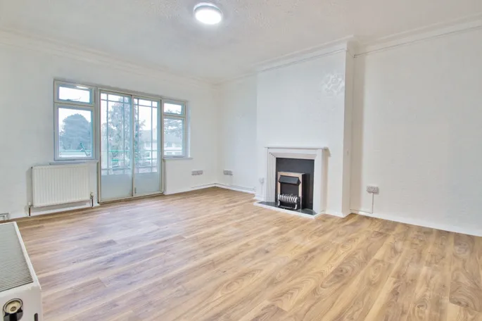 Property carousel image 3
