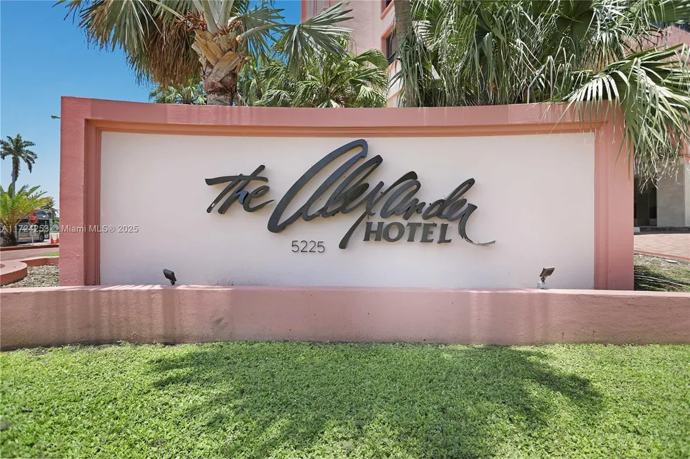 5225 Collins Ave, Miami Beach, FL 33140