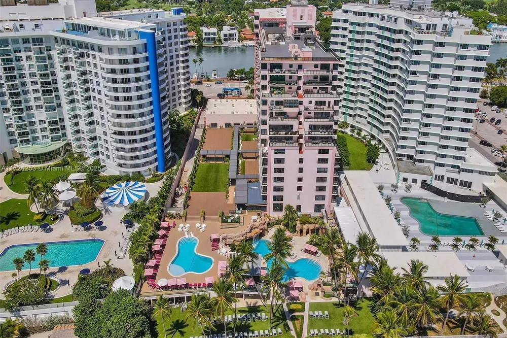 5225 Collins Ave, Miami Beach, FL 33140