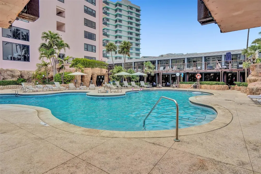 5225 Collins Ave, Miami Beach, FL 33140