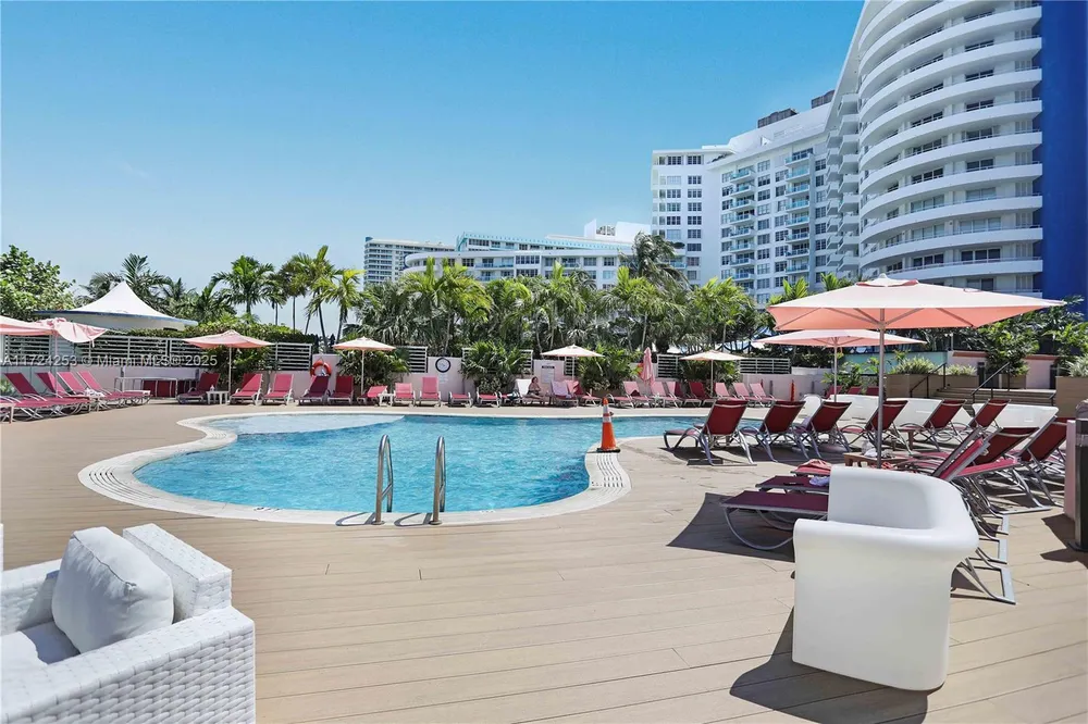 5225 Collins Ave, Miami Beach, FL 33140