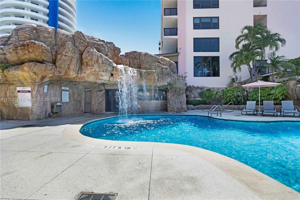 5225 Collins Ave, Miami Beach, FL 33140