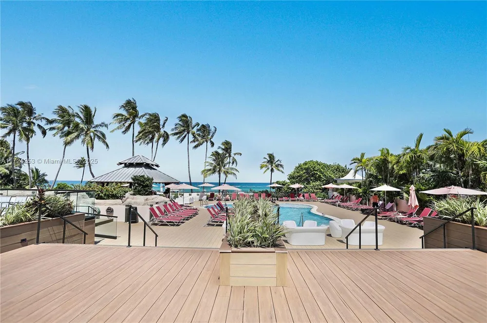 5225 Collins Ave, Miami Beach, FL 33140