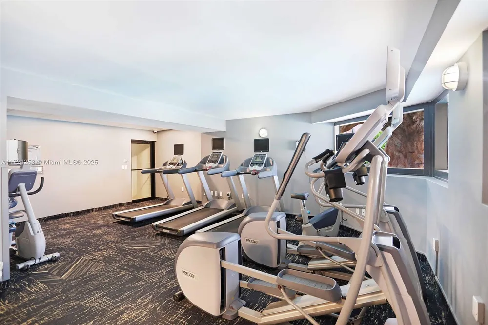 5225 Collins Ave, Miami Beach, FL 33140
