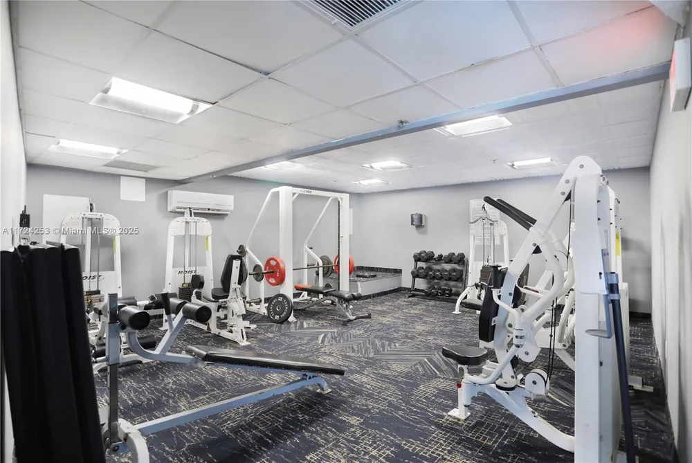 5225 Collins Ave, Miami Beach, FL 33140