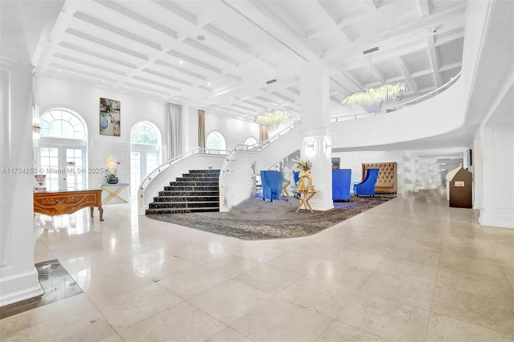 5225 Collins Ave, Miami Beach, FL 33140